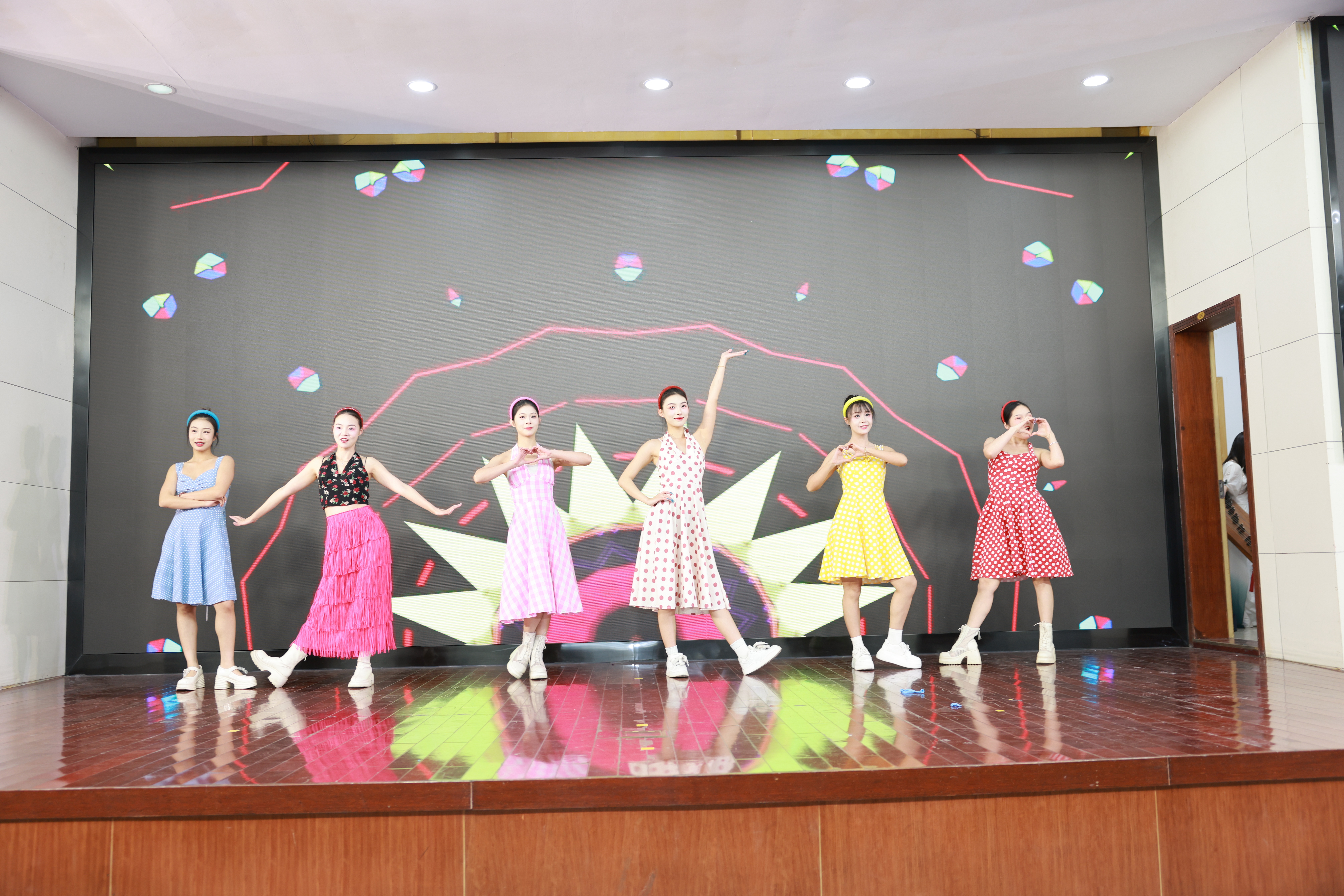 舞蹈《小城夏天》